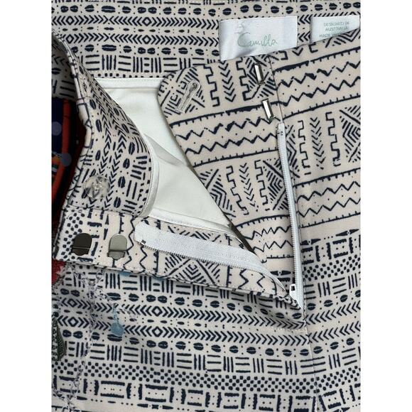 Camilla Skinny Pants Size 8 Stretchy Material Two front Pockets Zip Closure - Picture 10 of 10